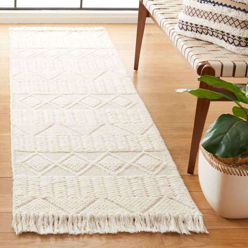 SAFAVIEH Handmade Natura Zamfirica Rustic Boho Fringe Wool Rug