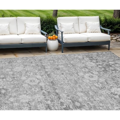 HomeRoots Oriental Traditional Rectangle Outdoor Rug