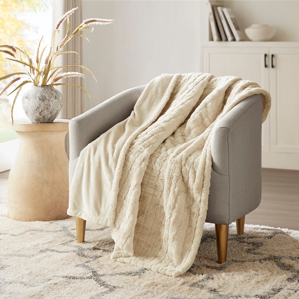 Beautyrest Marselle Oversized Faux Fur Heated Throw Bed Bath Beyond 17983538