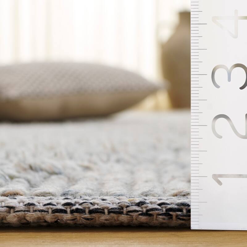 SAFAVIEH Handmade Natura Malakeh Wool Rug