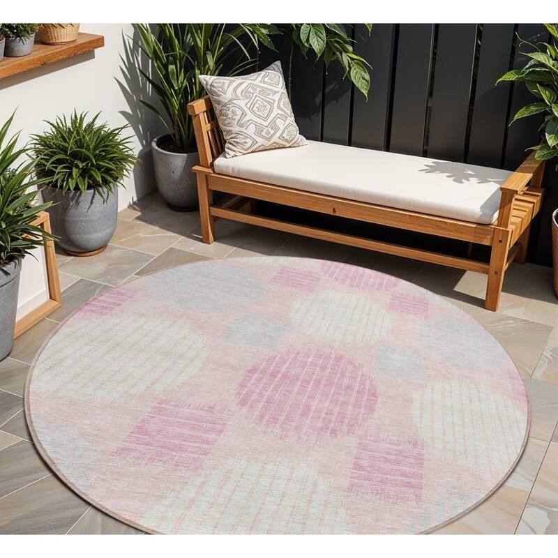 HomeRoots Geometric Transitional Rectangle Outdoor Rug - 8' Round
