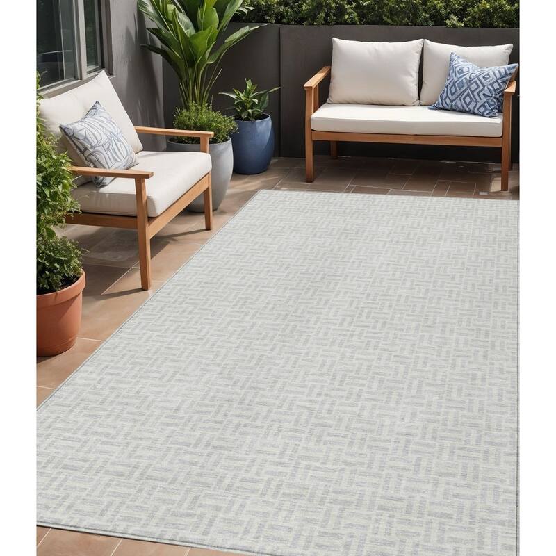 HomeRoots Geometric Transitional Rectangle Outdoor Rug - 5' X 8'
