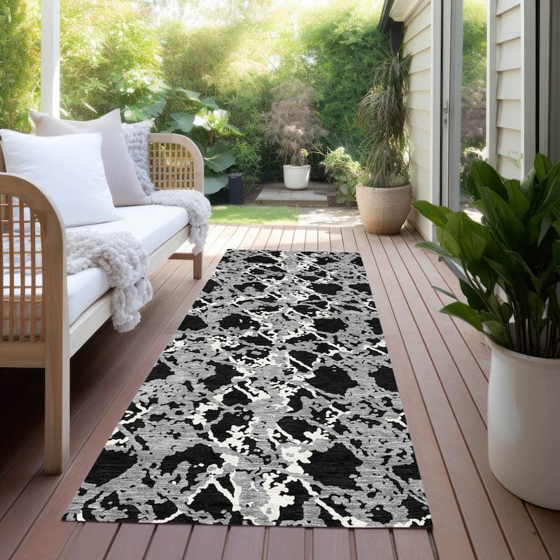 Machine Washable Indoor/ Outdoor Abstract Modern Chantille Rug - Black - 2'3" x 7'6"