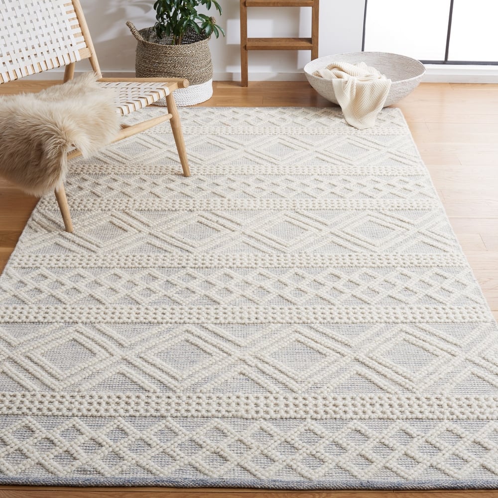 SAFAVIEH Handmade Natura Giedrima Boho Wool Rug