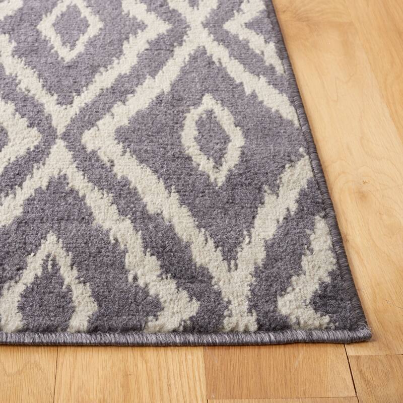 SAFAVIEH Pyramid Whitney Boho Geometric Rug