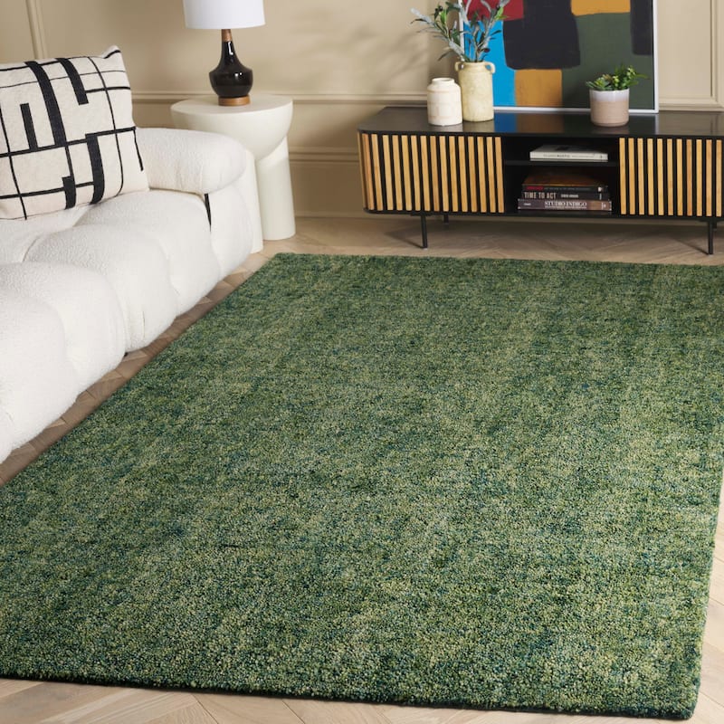 SAFAVIEH Handmade Gabbeh Andrina Southwestern Rug - 5' x 8' - Green - Rectangle