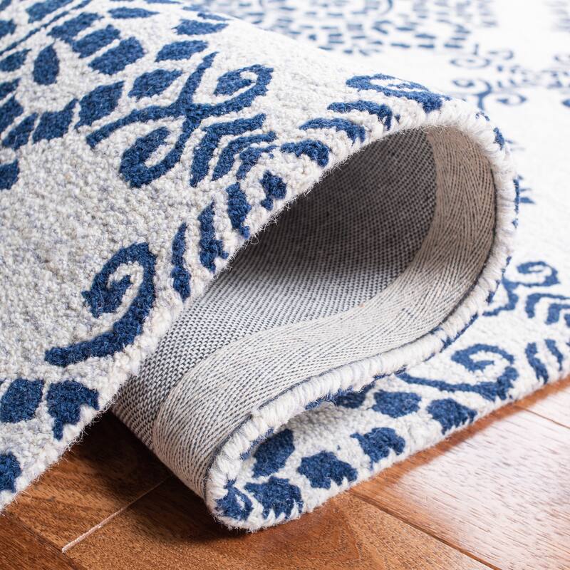 SAFAVIEH Handmade Micro-Loop Stefa Wool Rug