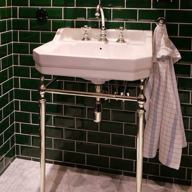 Victoriahaus Bath Console in Polished Nickel