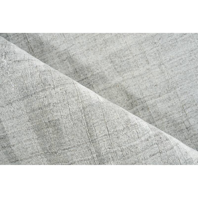 Exquisite Rugs Robin Stripe Handmade Handloomed Bamboo Silk/New Zealand Wool Light Silver Area Rug