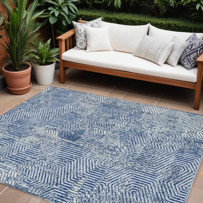 HomeRoots Geometric Transitional Rectangle Outdoor Rug - 10' X 14'