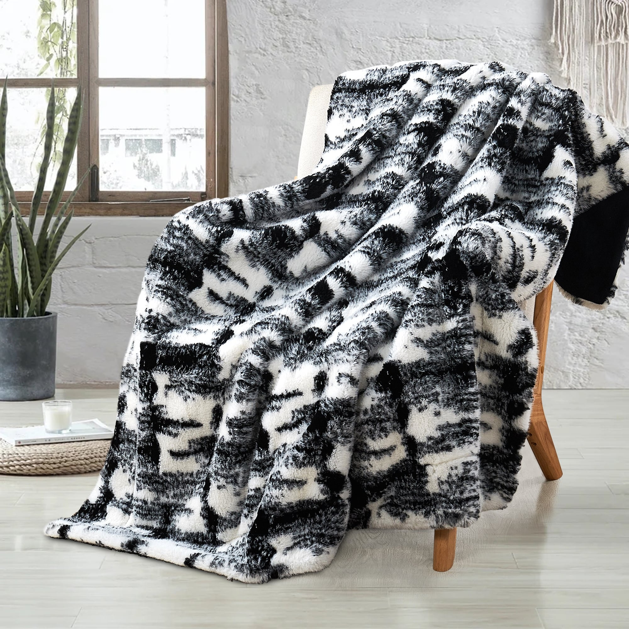 Home Soft Things Two Tone Artistic FauxFur Throw Black White Blanket