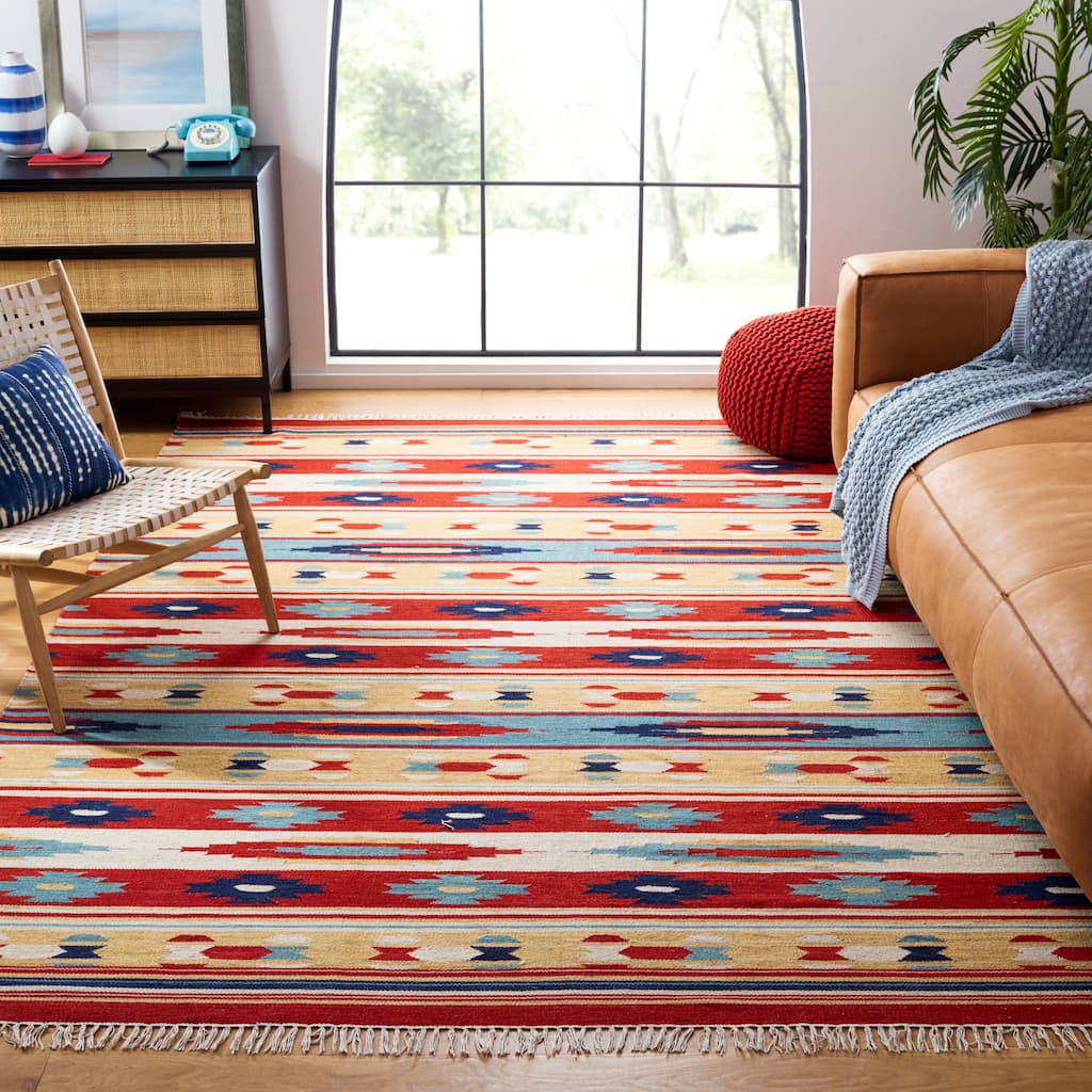 SAFAVIEH Kilim Chikae Southwestern Wool Fringe Rug