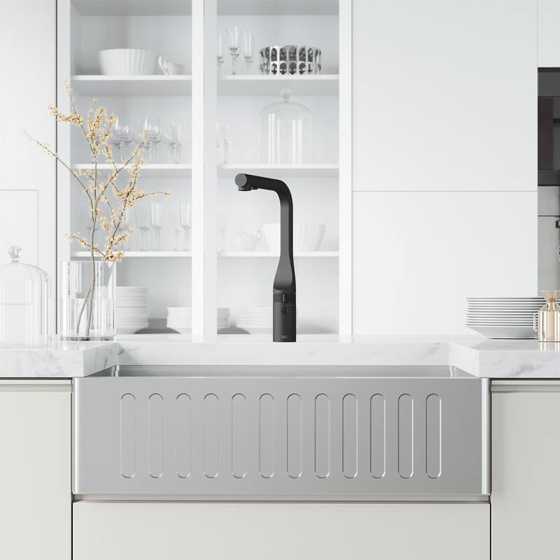 VIGO Jewel 15" H Touchless Pull-Out Sprayer Kitchen Faucet