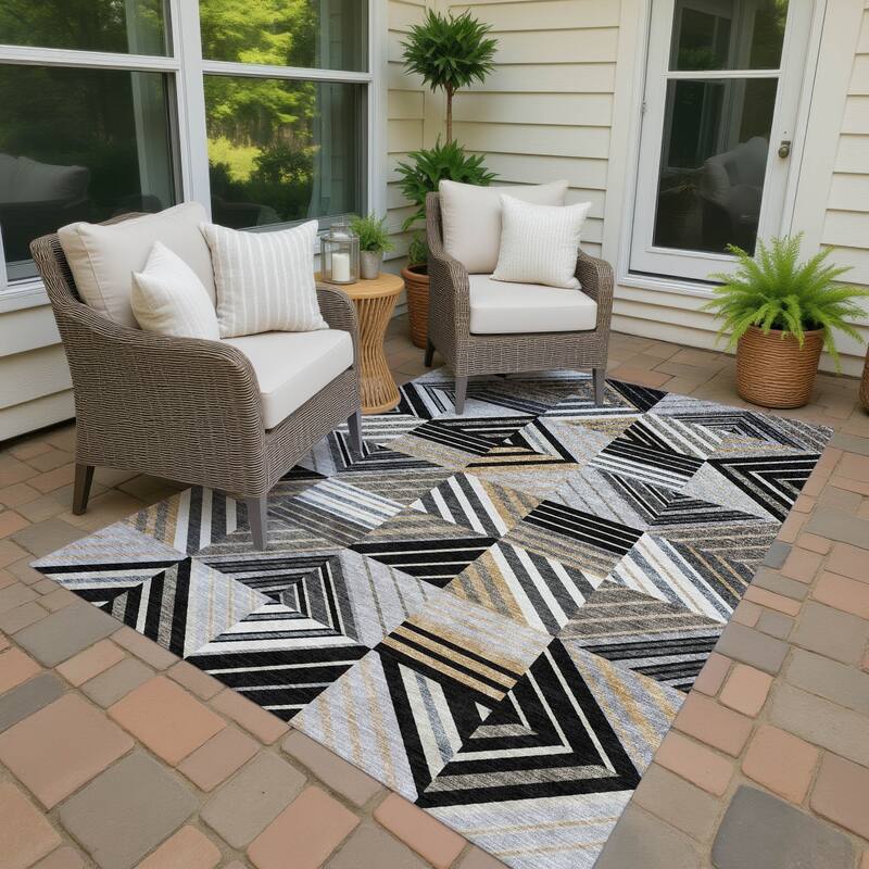 Machine Washable Indoor/ Outdoor Geo Mosaic Chantille Rug - Black - 5' x 7'6"