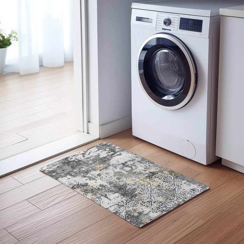 Machine Washable Indoor/ Outdoor Chantille Distressed Traditional Rug