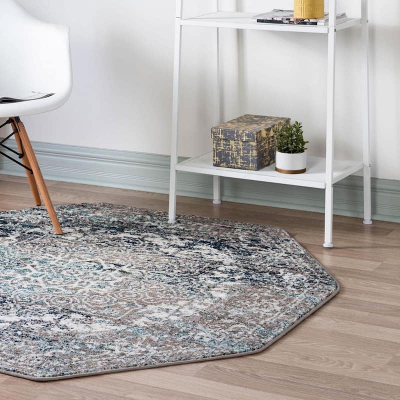 Traditional Brenda Collection Area Rug