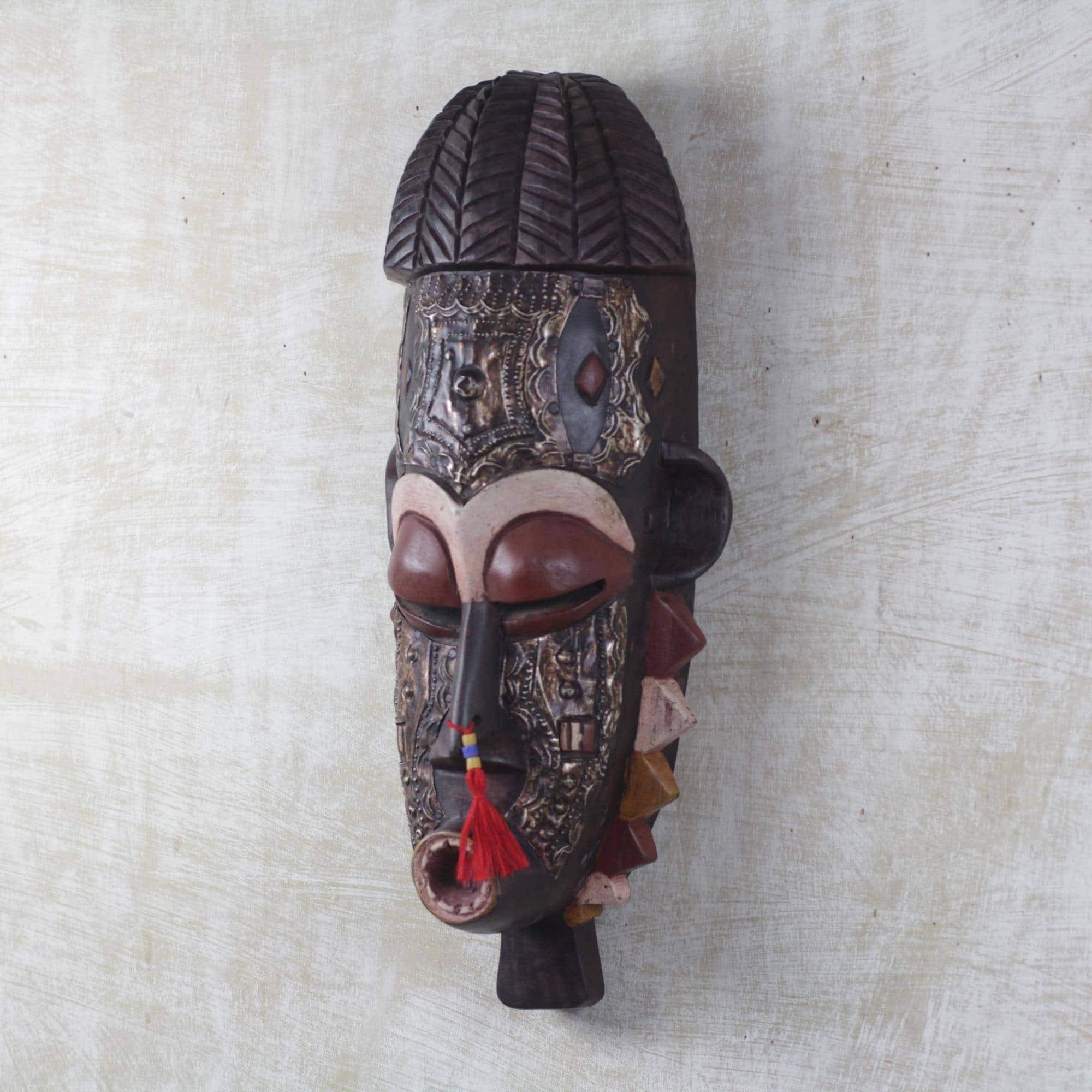 Handmade Ghanaian wood mask (Ghana) - Bed Bath & Beyond - 32530965