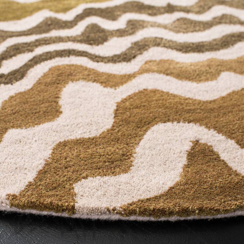 SAFAVIEH Handmade Soho Cherrelle Tribal N.Z. Wool Rug