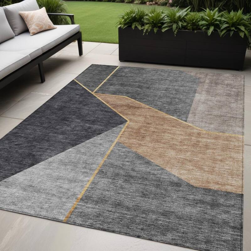 HomeRoots Geometric Transitional Rectangle Outdoor Rug - 5' X 8'