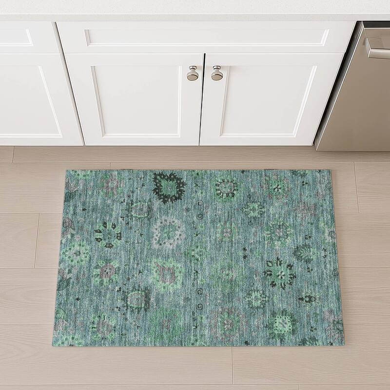 Machine Washable Indoor/ Outdoor Vintage Traditional Chantille Rug