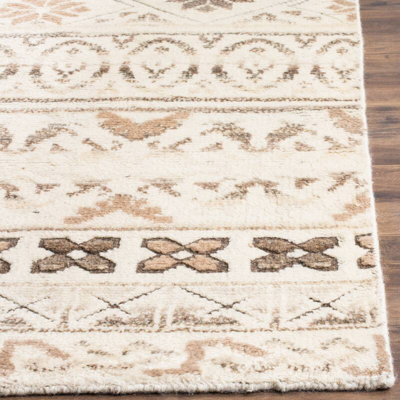 SAFAVIEH Hand-knotted Challe Eugeniya Southwestern Tribal Wool Rug