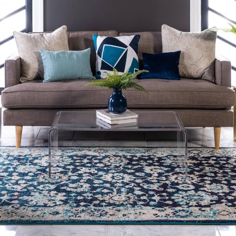 Traditional Koakburg Collection Area Rug