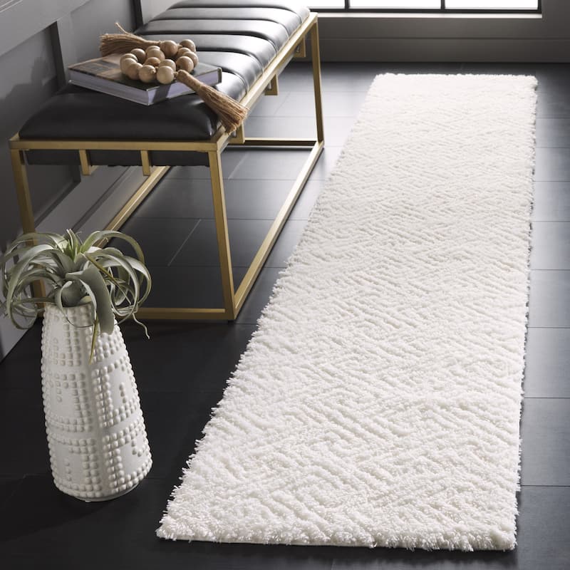 SAFAVIEH Tahoe Shag Nieki Geometric 1.2-inch Thick Rug - 2' x 9' Runner - White - Runner