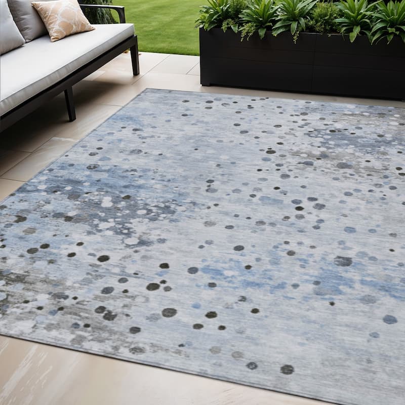 HomeRoots Abstract Transitional Rectangle Outdoor Rug - 5' X 8'