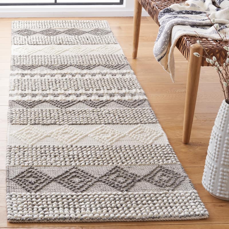 SAFAVIEH Handmade Natura Annedorte Wool Rug