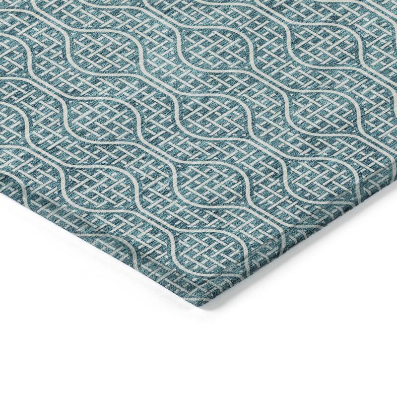 Machine Washable Indoor/ Outdoor Chantille Criss Cross Geo Rug