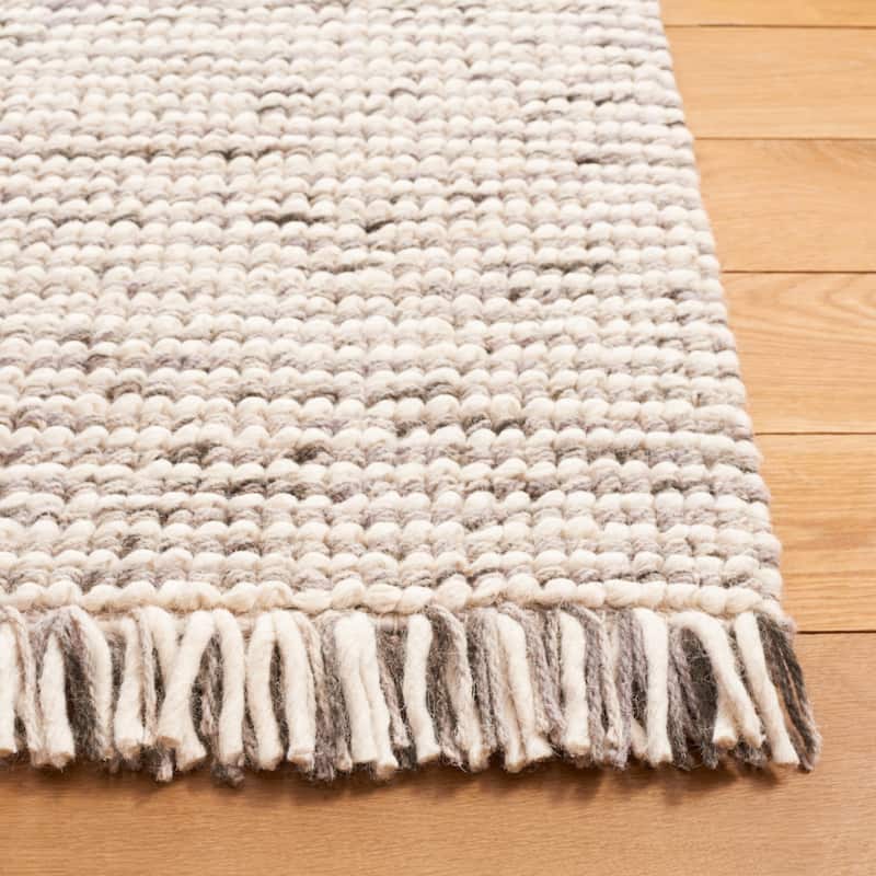 SAFAVIEH Natura Bernetta Wool Fringe Rug