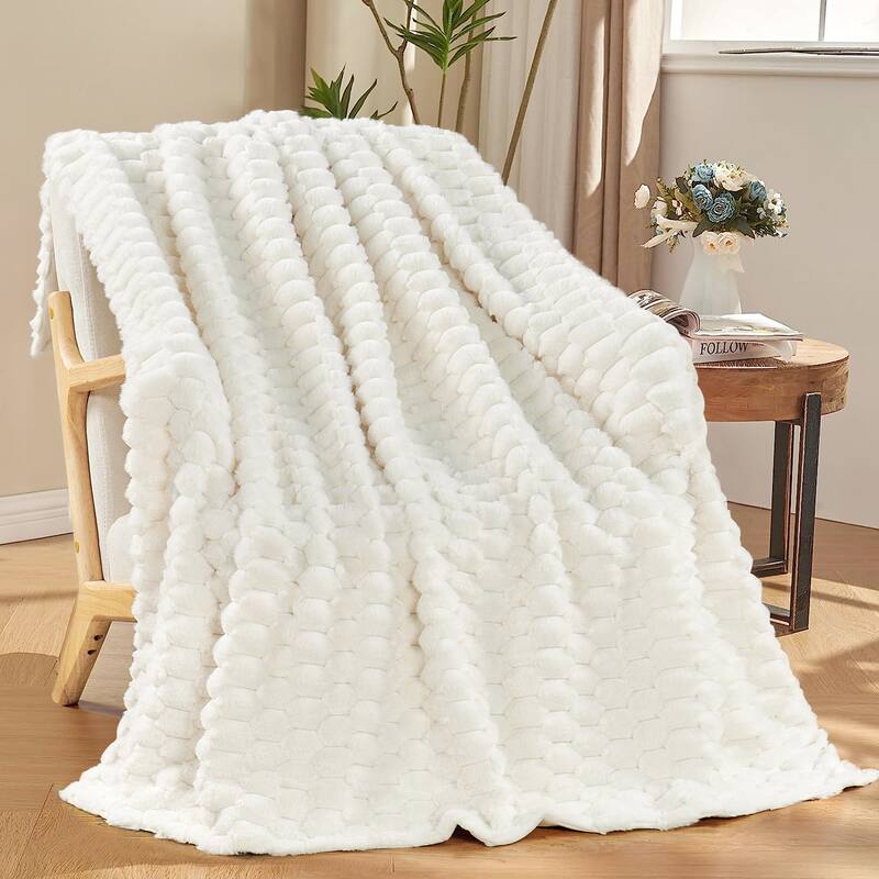 Home Soft Things Super Soft Fluffy Textured FauxFur Throw Blanket - Jacquard hexagon