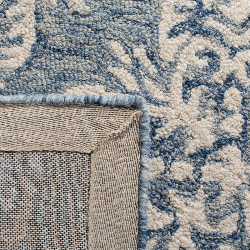 SAFAVIEH Handmade Micro-Loop Sarma Wool Rug
