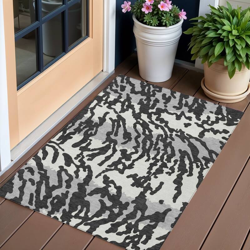 HomeRoots Animal Print Transitional Rectangle Outdoor Rug - 3' x 5'