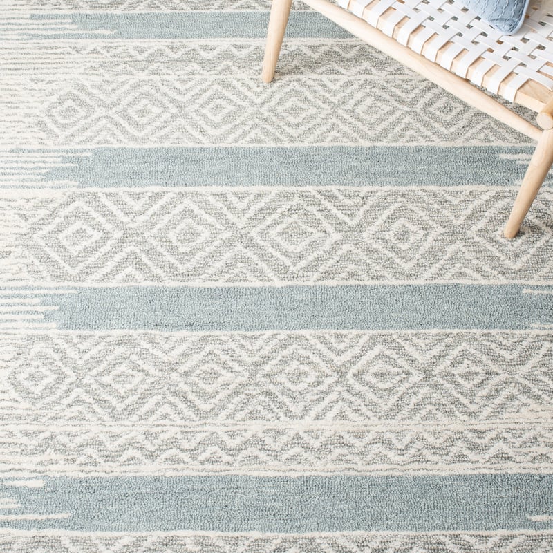 SAFAVIEH Handmade Metro Maelane French Country Wool Rug