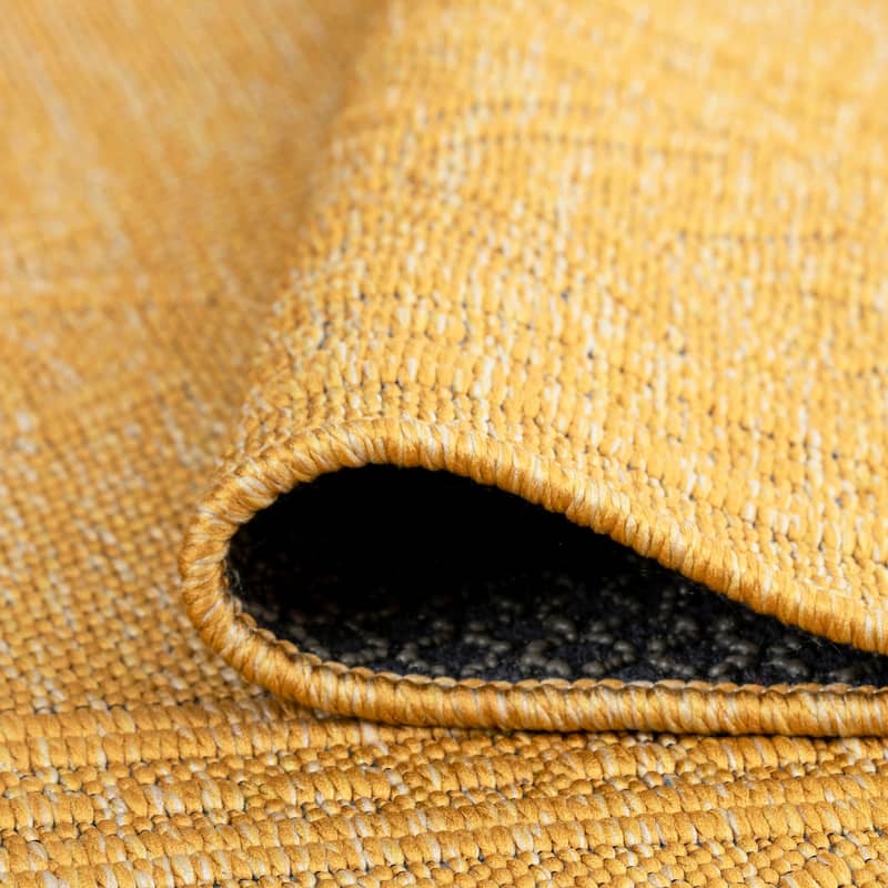 Alameda Solid Color Medallion Machine Washable Indoor Area Rug