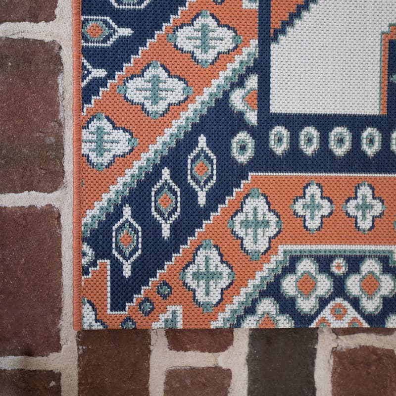 Carmina Medallion Indoor/Outdoor Area Rug