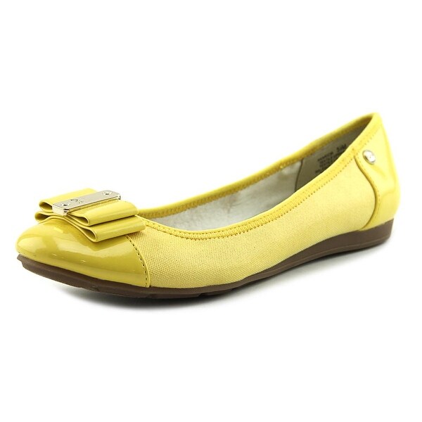 anne klein beige flats