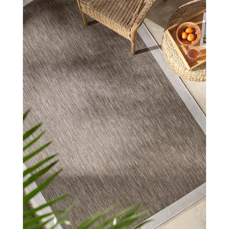 Livabliss Miami Beach Traditional Indoor/Outdoor Area Rug - 2'7" x 7'3" - Grey