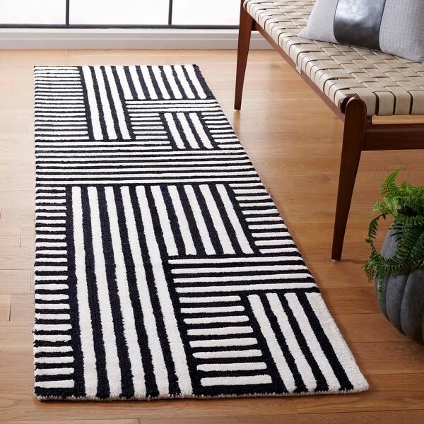 slide 2 of 4, SAFAVIEH Handmade Chatham Trajka Geometric Wool Rug