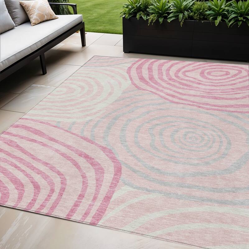 HomeRoots Abstract Transitional Rectangle Outdoor Rug - 5' X 8'