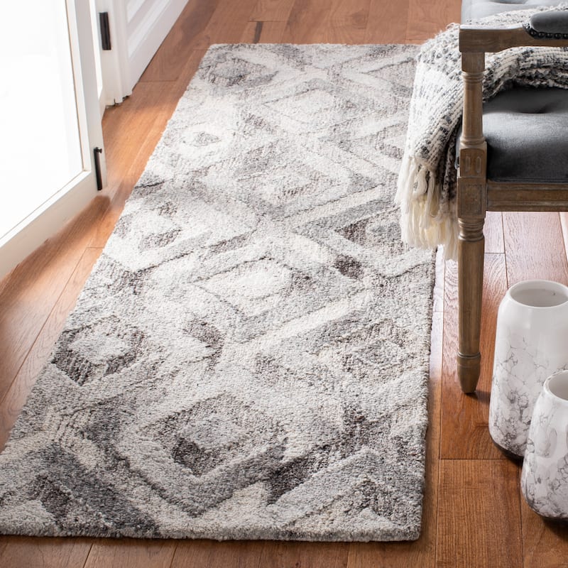 SAFAVIEH Handmade Abstract Arabelle Modern Geometric Wool Rug - 2'3" x 8' Runner - Grey