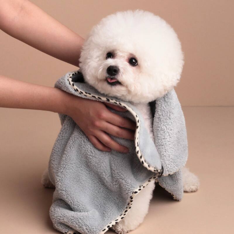 PET’S FAVORITE TOWEL, Premium High Quality Microfiber Pet Towel, Ultra-Absorbent, Quick Drying Towel, White, Made in Korea