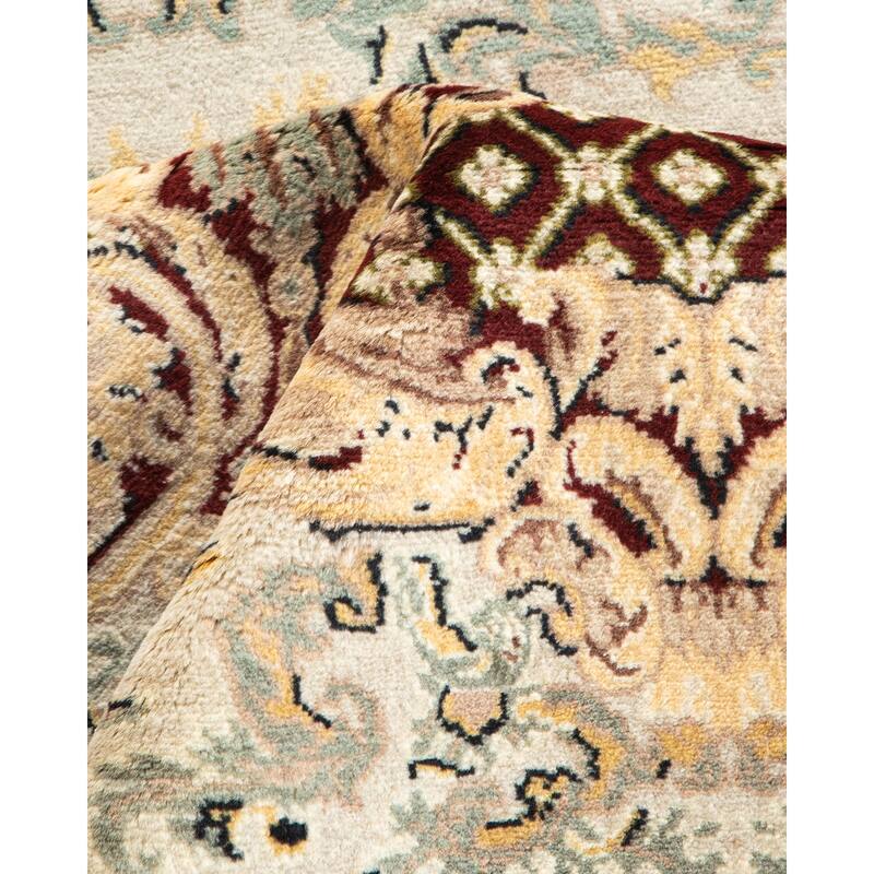 Traditional Oriental Ivory Area Rug - 4' x 6'