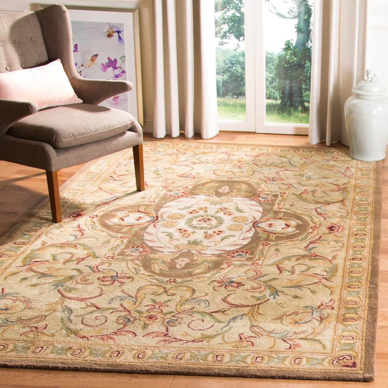 SAFAVIEH Handmade Classic Nidhi Traditional Oriental Wool Rug - 4' x 6' - Beige/Olive