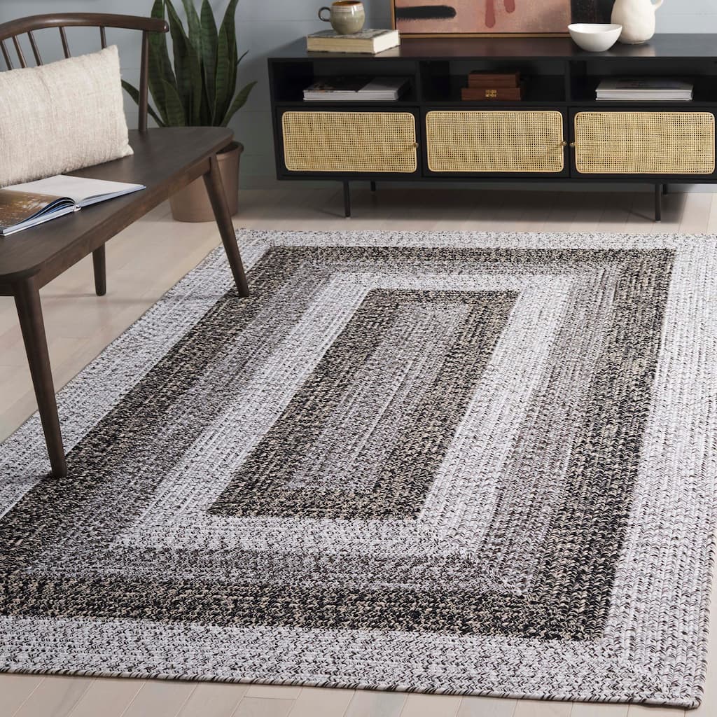 SAFAVIEH Handmade Braided Ecenur Indoor/Outdoor Machine Washable Rug