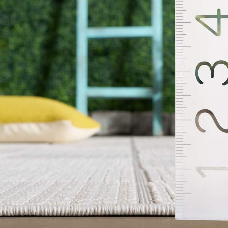 SAFAVIEH Veranda Antonietta Washable Indoor/Outdoor Rug - Weather Resistant & Easy Cleaning
