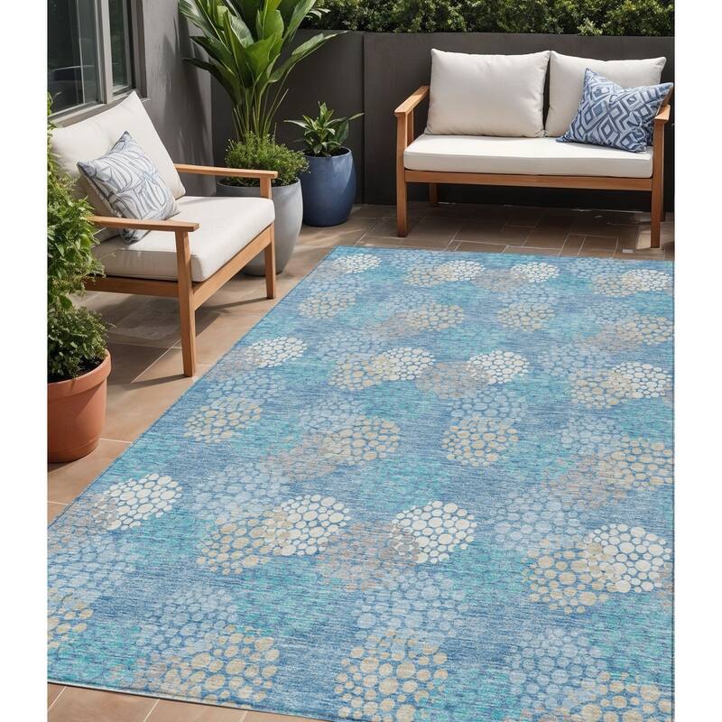 HomeRoots Polka Dot Transitional Rectangle Outdoor Rug - 5' X 8'