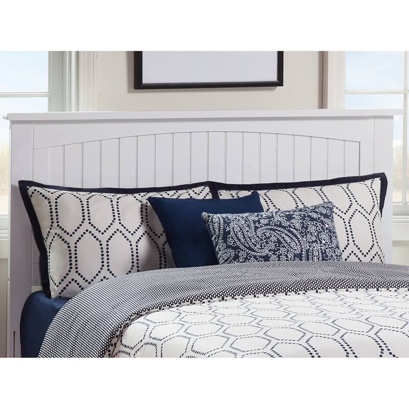 Nantucket Queen Platform Bed with Matching Footboard in White