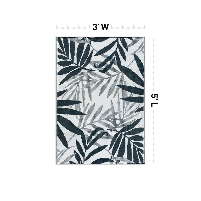 World Rug Gallery Contemporary Floral Leaves Reversible Recycled Plastic Outdoor Rugs